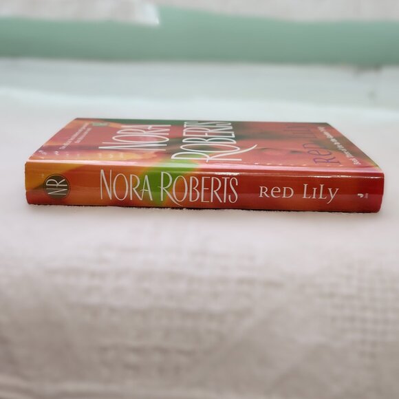 Nora Roberts Garden Trilogy Hardback - Picture 13 of 14